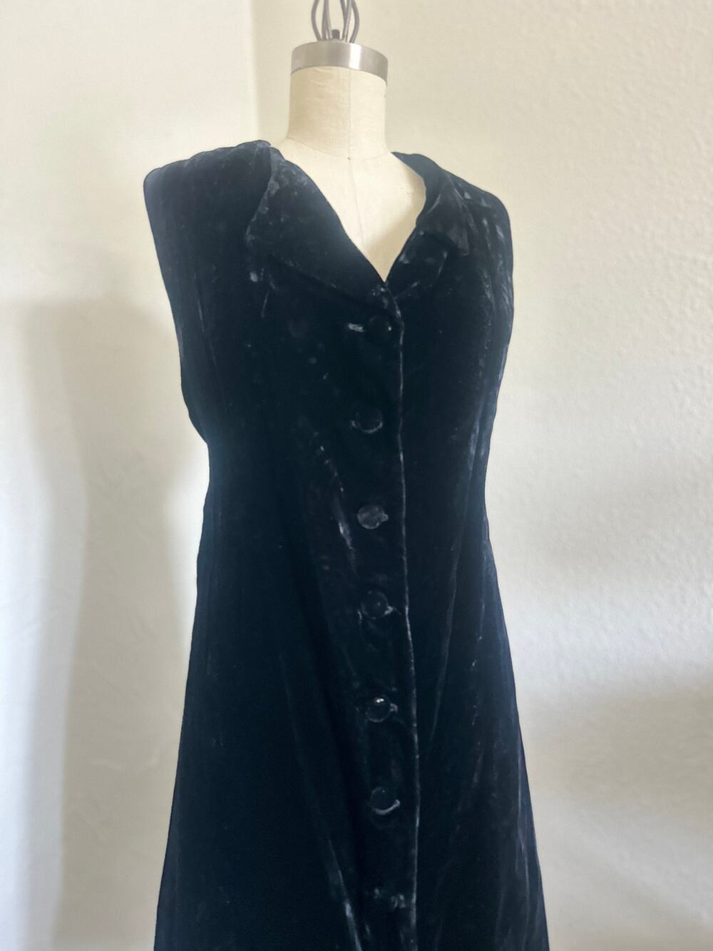 L. Magnin & Co Vintage Women’s Black Velvet Button Front Midi Dress Sleeveless